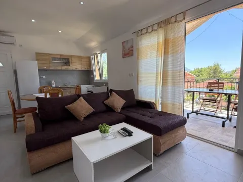 Rent, three bedroom apartment, 85m², Gradiošnica, Tivat