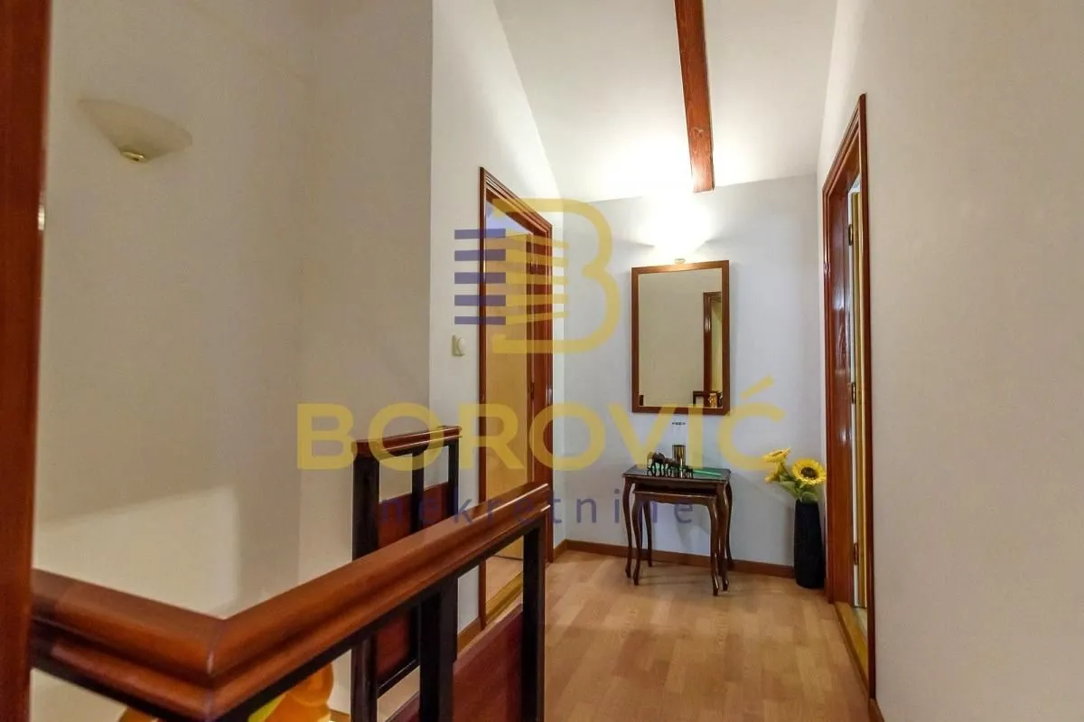 Sale, four bedroom apartment, 104m², Stari Grad, Beograd