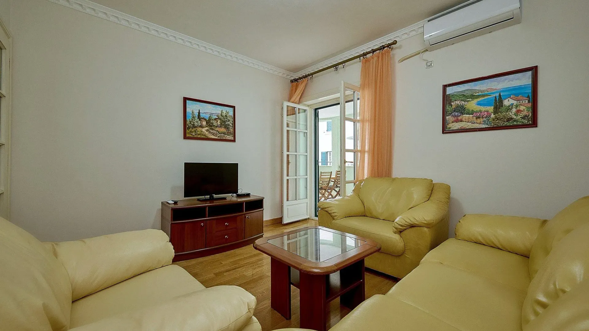 Sale, four bedroom apartment, 89m², Sveti Stefan, Budva