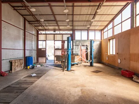 Izdavanje, poslovni prostor, 73m², Tološi, Podgorica - image 2