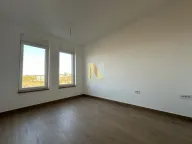 Izdavanje, četvorosoban stan, 154m², Alibegovac, Petrovaradin - image 12