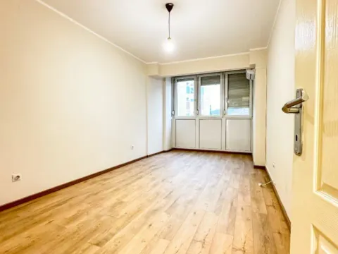 Izdavanje, dvosoban stan, 90m², Centar, Podgorica - image 10