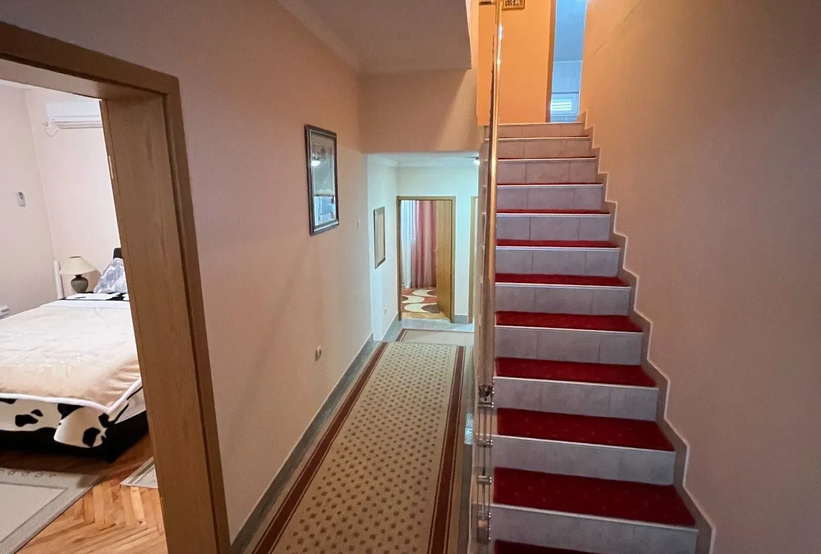Sale, house, 761m², Tološi, Podgorica
