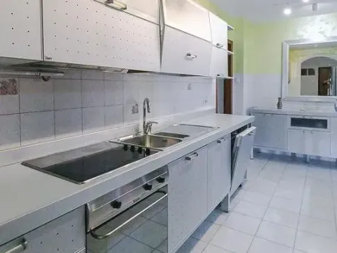 Izdavanje, trosoban stan, 170m², Gorica C, Podgorica - image 11