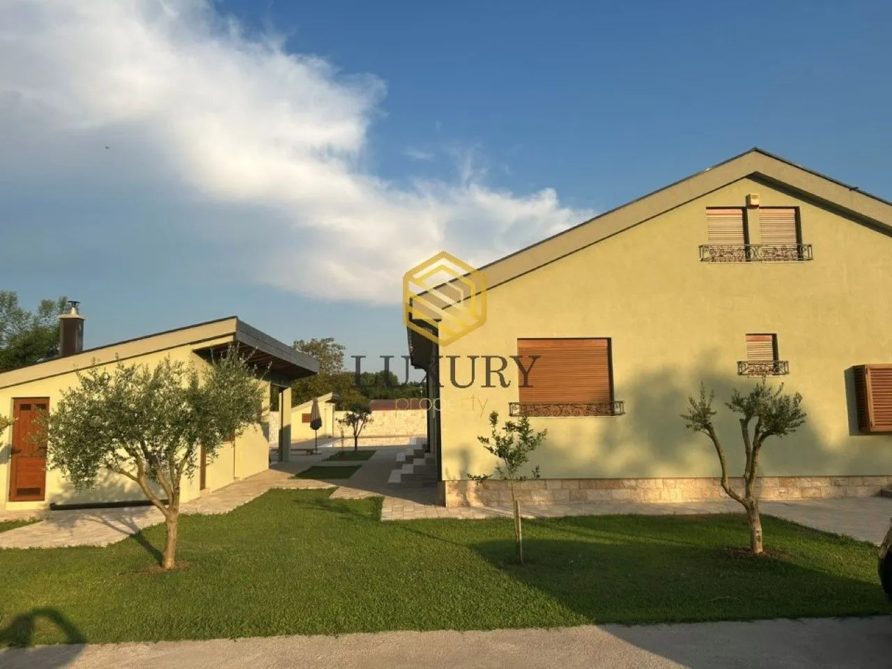 Izdavanje, kuća, 220m², Ćurilac, Danilovgrad