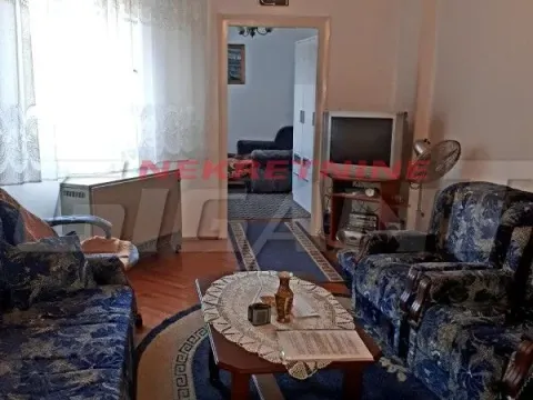Sale, one bedroom apartment, 40m², Kalenić Pijaca, Vračar Sve Podlokacije - image 2