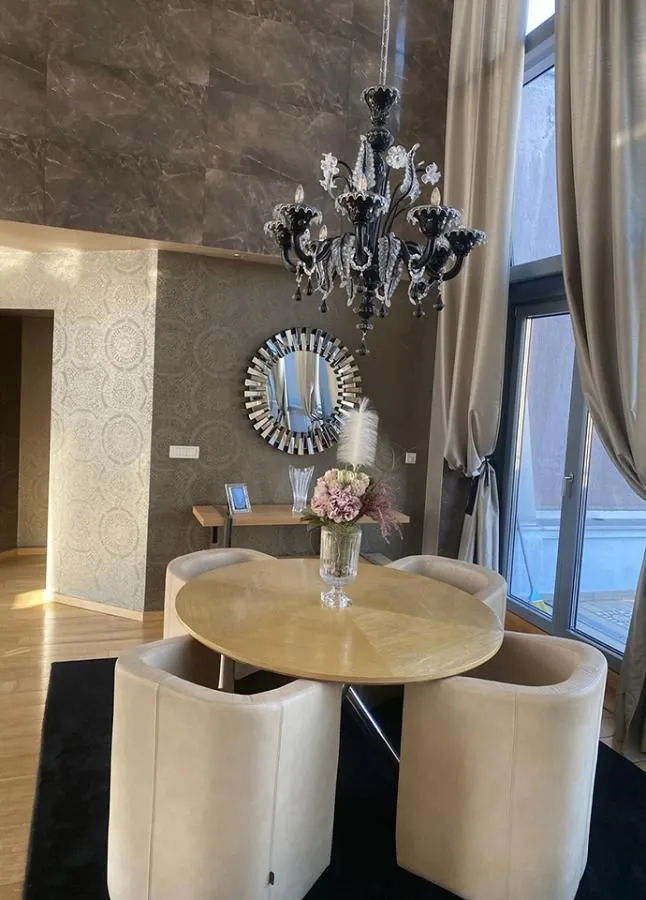 Rent, two bedroom apartment, 210m², Kalenić Pijaca, Vračar Sve Podlokacije