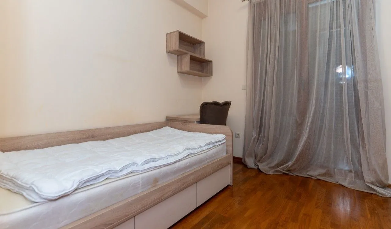 Izdavanje, trosoban stan, 86m², Stara Varoš, Podgorica