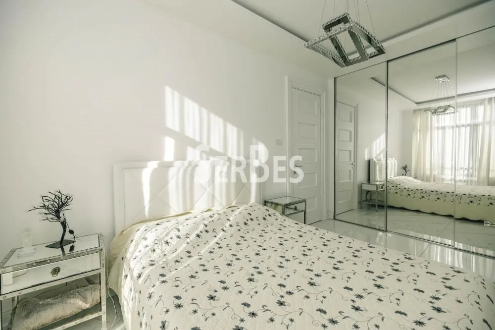 Izdavanje, stan, 360m², Socijalno, Novi Sad Sve Podlokacije