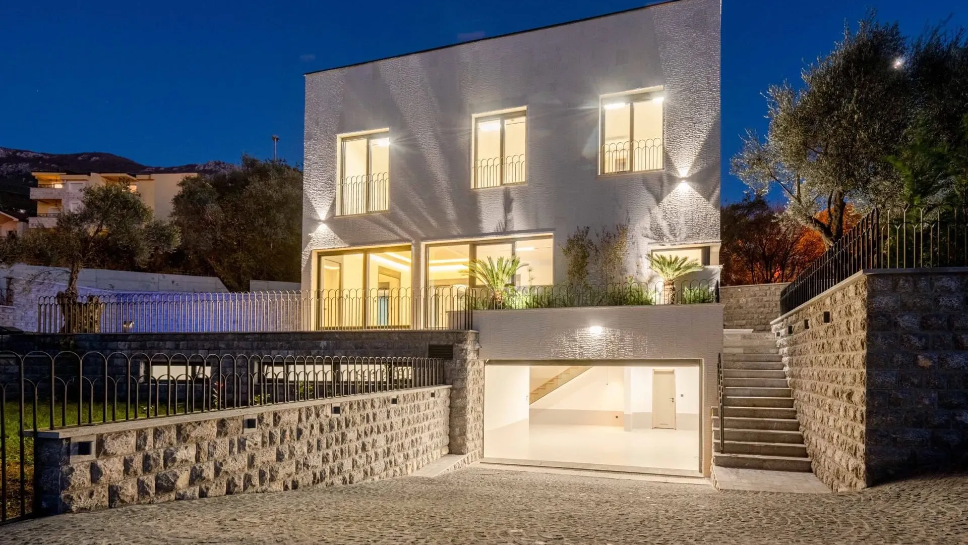 Prodaja, kuća, 240m², Kamenovo, Budva