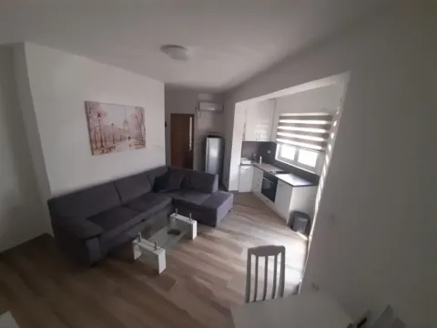 Izdavanje, jednosoban stan, 40m2, Centar, Budva Izdavanje, jednosoban stan, 40m2, Centar, Budva