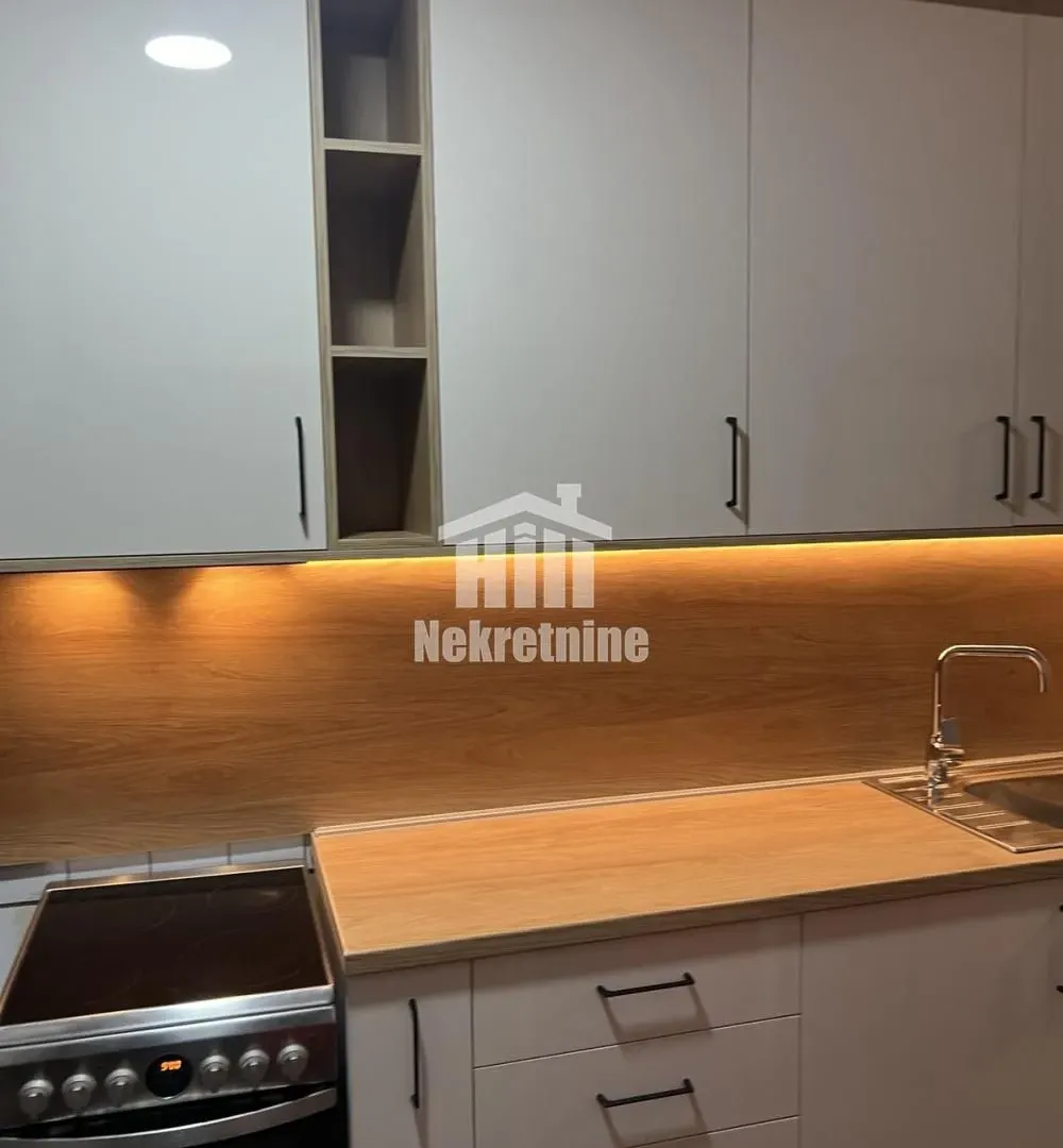 Prodaja, trosoban stan, 77m², Zemun Sve Podlokacije, Beograd