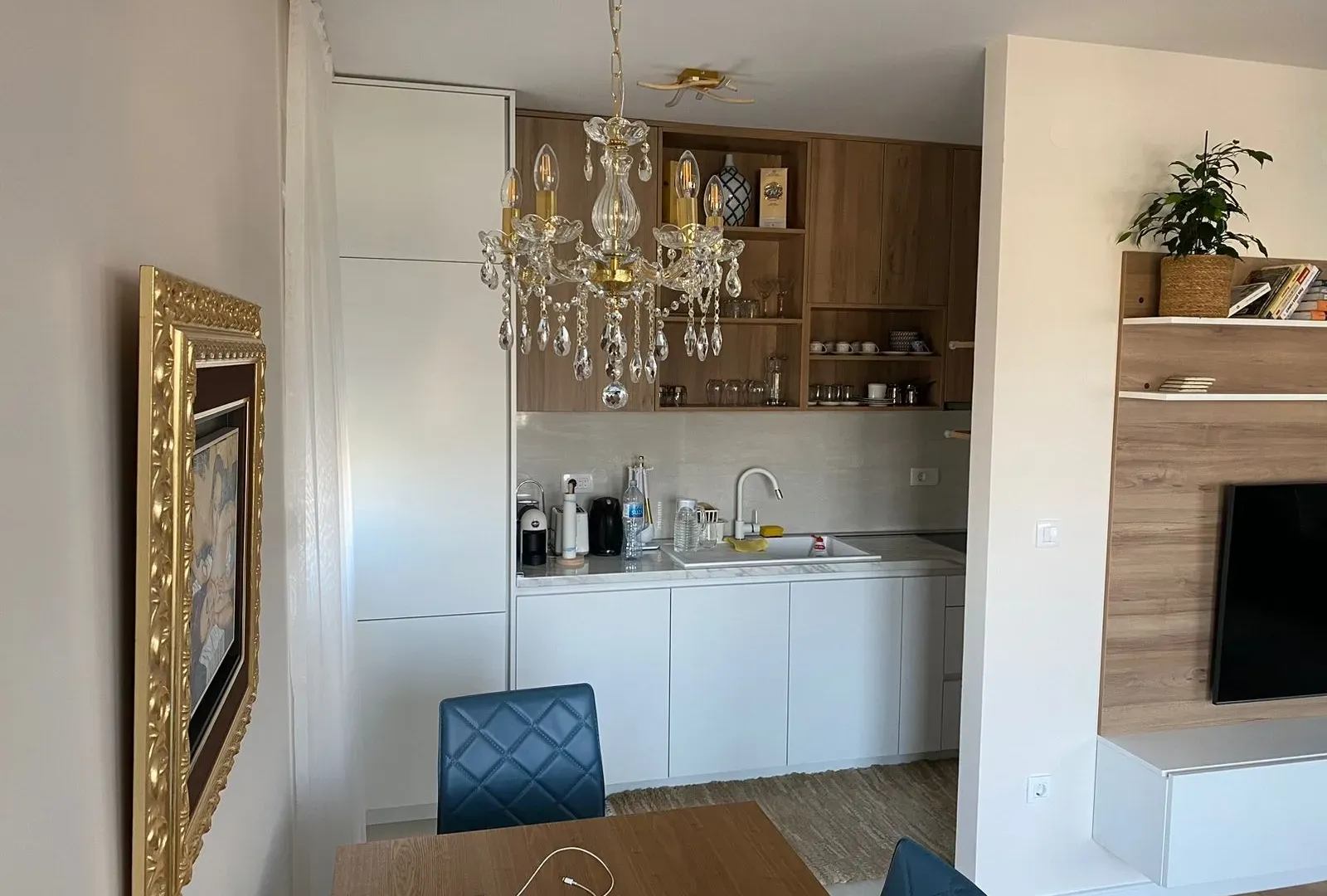 Izdavanje, trosoban stan, 94m², Central Point, Podgorica