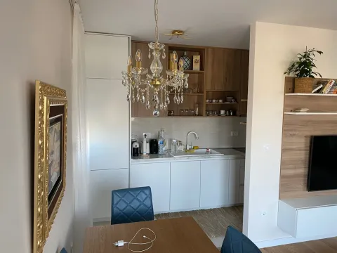 Izdavanje, trosoban stan, 94m², Central Point, Podgorica - image 5