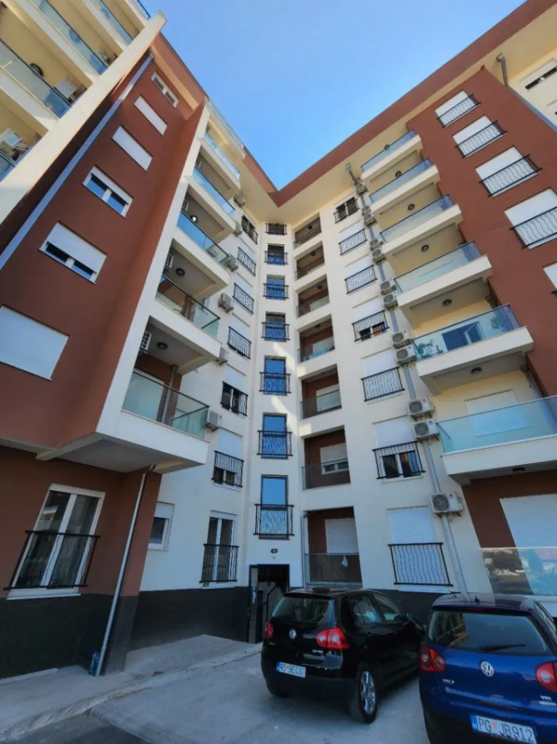 Izdavanje, jednosoban stan, 48m², Stari Aerodrom, Podgorica