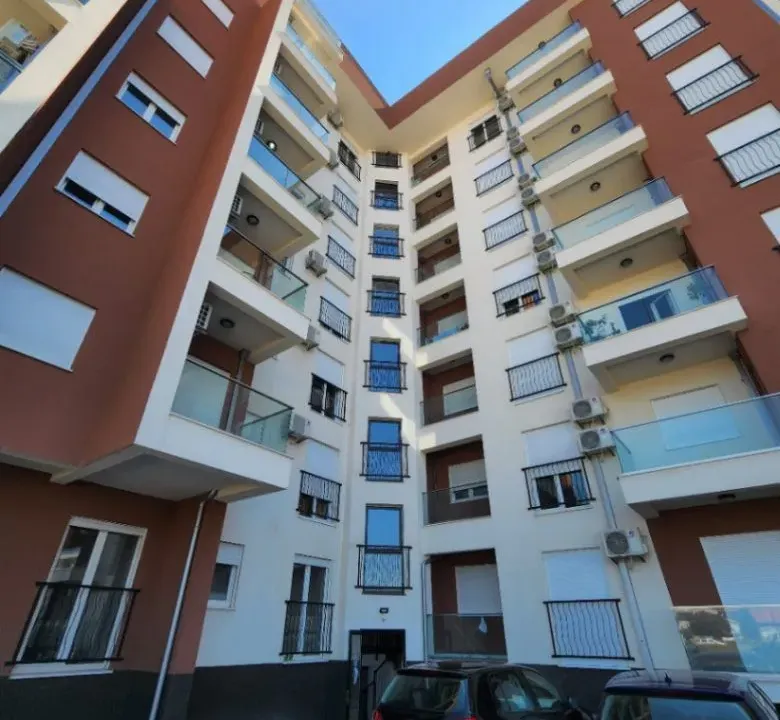 Izdavanje, jednosoban stan, 48m², Stari Aerodrom, Podgorica