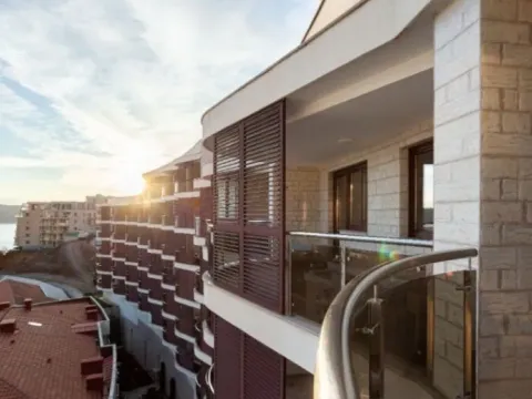 Sale, one bedroom apartment, 85m², Bečići, Budva - image 1