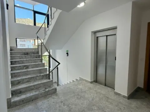 Sale, studio apartment, 29m², Bečići, Budva - image 4