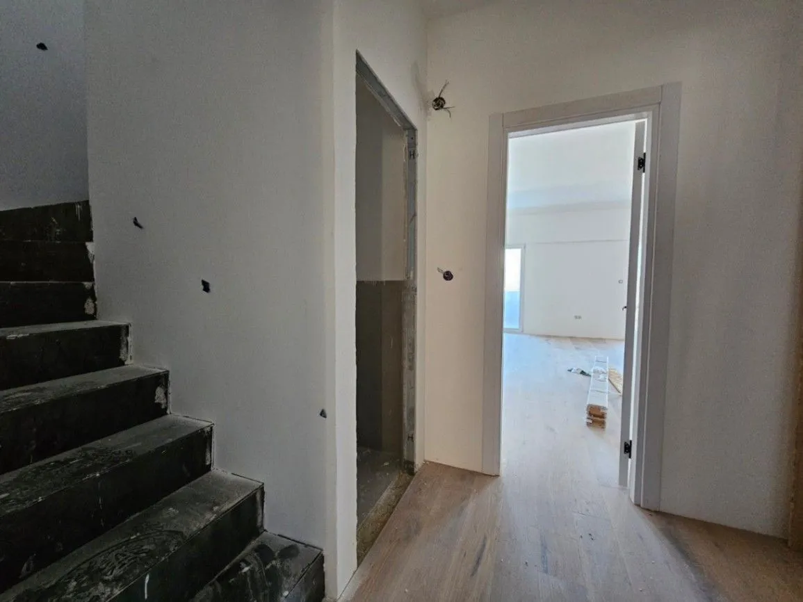 Prodaja, dvosoban stan, 102m², Momišići, Podgorica