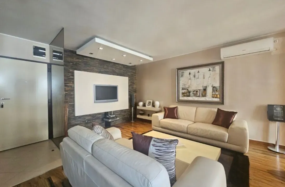 Prodaja, dvosoban stan, 80m², Centar, Bar