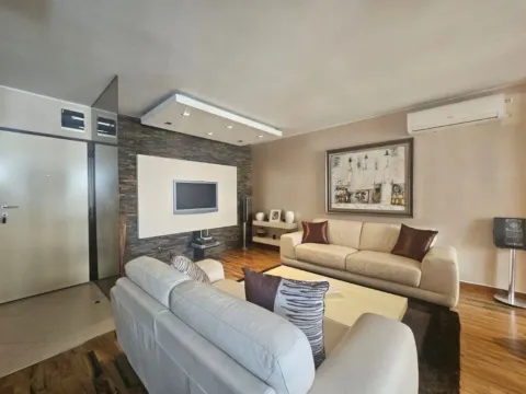 Sale, two bedroom apartment, 80m², Centar, Bar