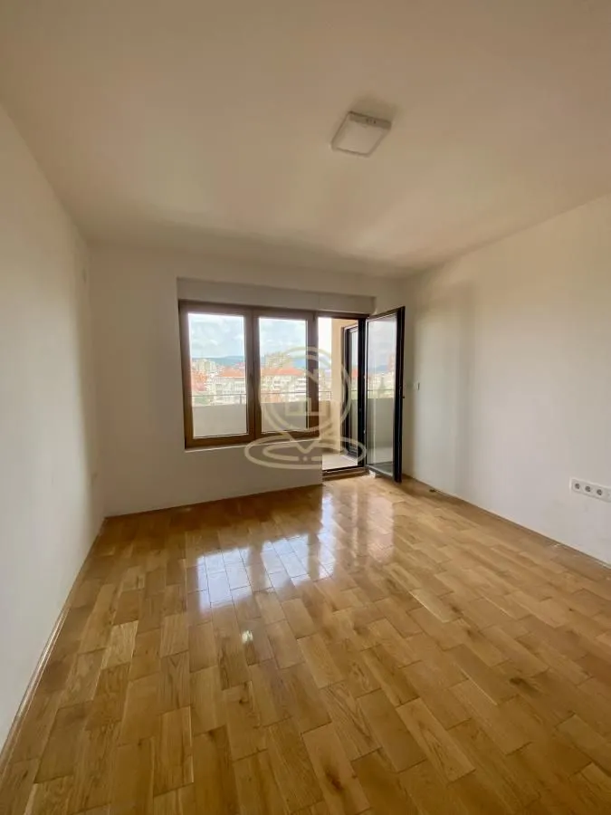 Prodaja, trosoban stan, 76m², Crveni Pevac, Niš