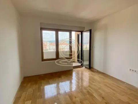 Prodaja, trosoban stan, 76m², Crveni Pevac, Niš - image 7