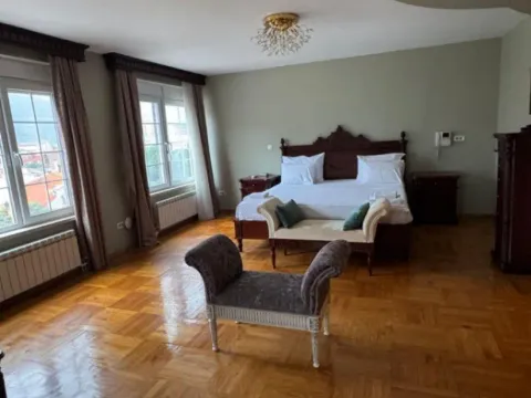 Izdavanje, trosoban stan, 150m², Budva, Crna Gora - image 9