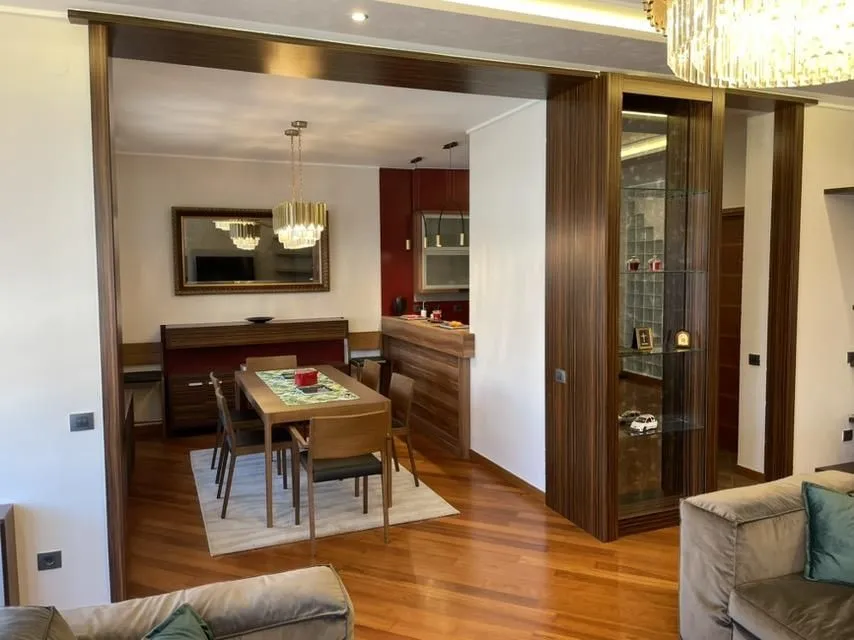 Izdavanje, četvorosoban stan, 118m², Vračar Hram, Vračar Sve Podlokacije