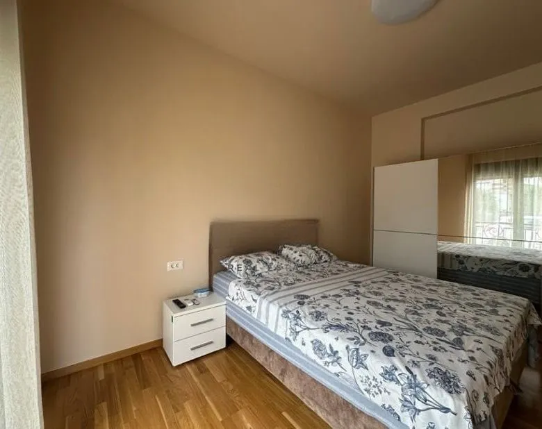 Izdavanje, dvosoban stan, 76m², Tološi, Podgorica