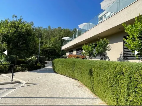 Sale, one bedroom apartment, 48m², Bečići, Budva - image 2