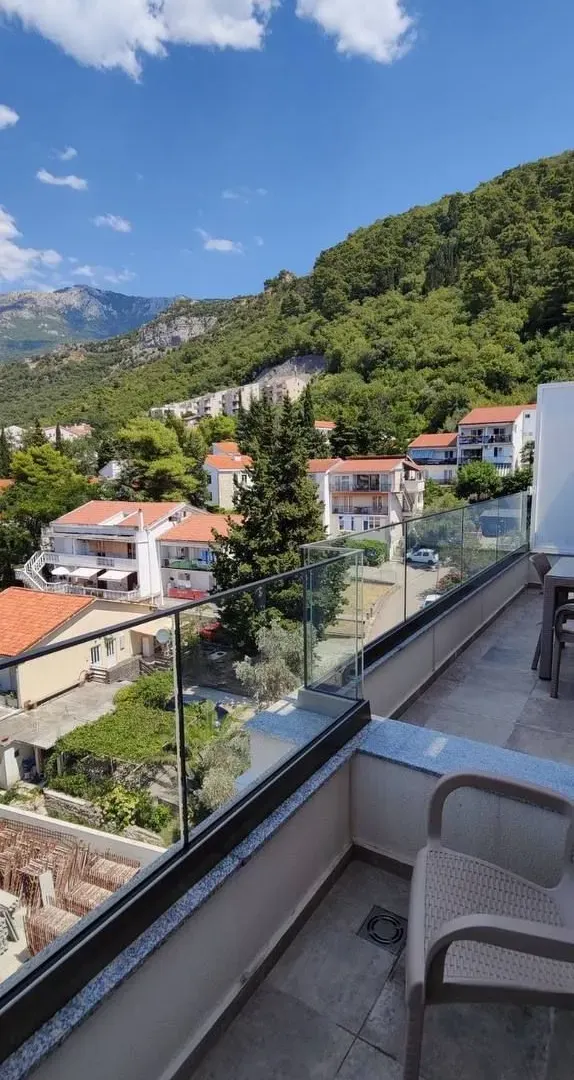 Rent, one bedroom apartment, 55m², Podkošljun, Budva