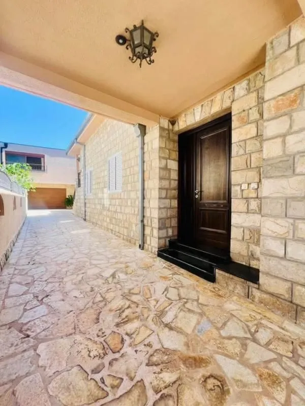 Prodaja, kuća, 300m², Bar, Crna Gora