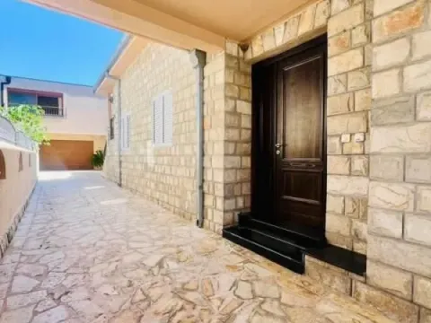 Sale, house, 300m², Bar, Crna Gora - image 2