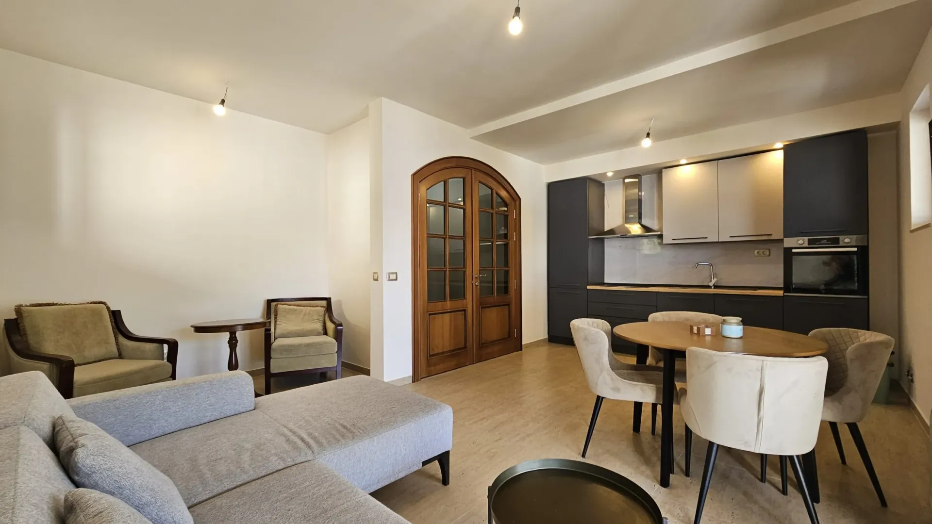 Prodaja, dvosoban stan, 106m², Dobrota, Kotor