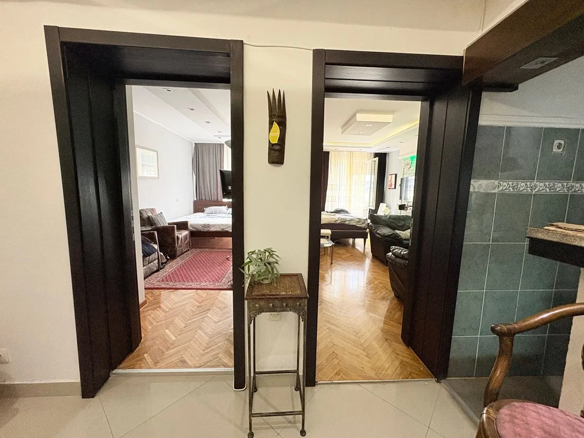 Izdavanje, trosoban stan, 44m², Kalenić Pijaca, Vračar Sve Podlokacije