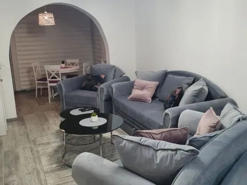 Izdavanje, jednosoban stan, 55m², Budva, Crna Gora