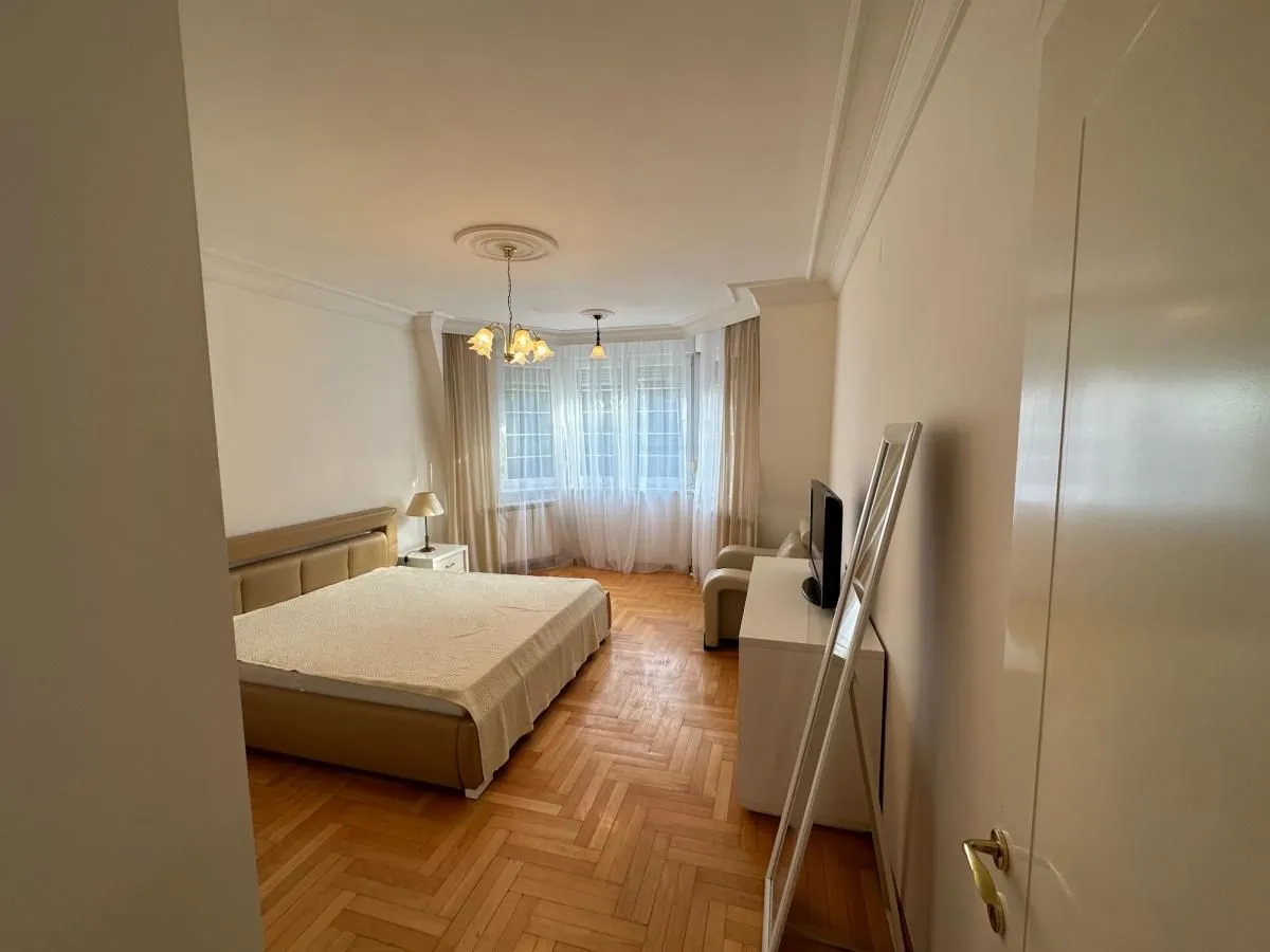 Rent, four bedroom apartment, 147m², Savski Venac, Beograd