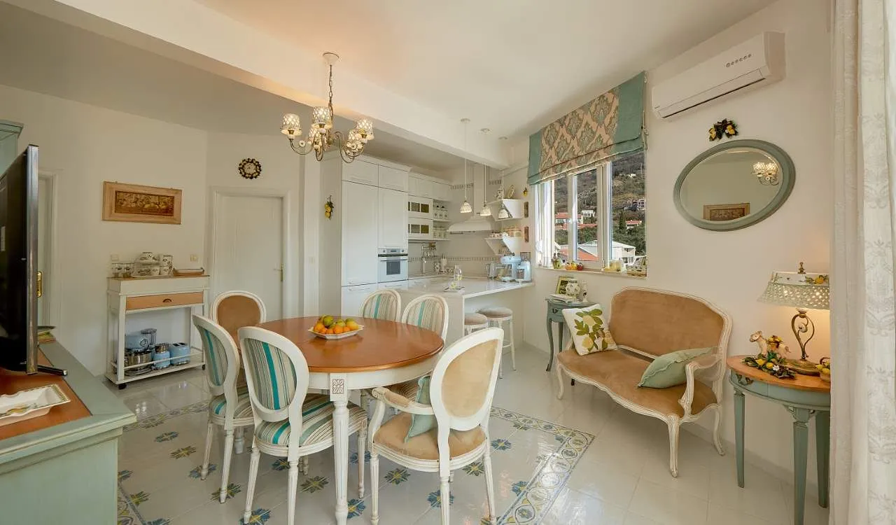 Prodaja, trosoban stan, 150m², Bečići, Budva