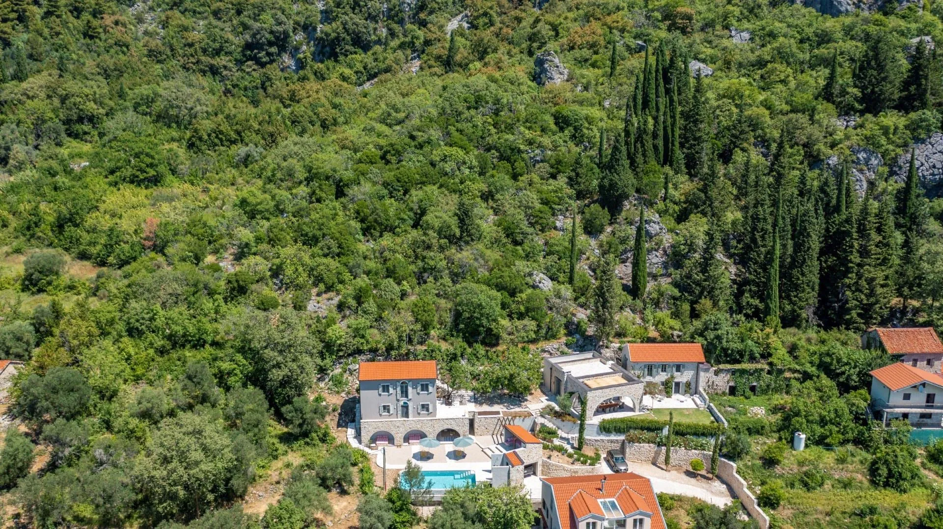 Prodaja, četvorosoban stan, 2000m², Trebešin, Herceg Novi