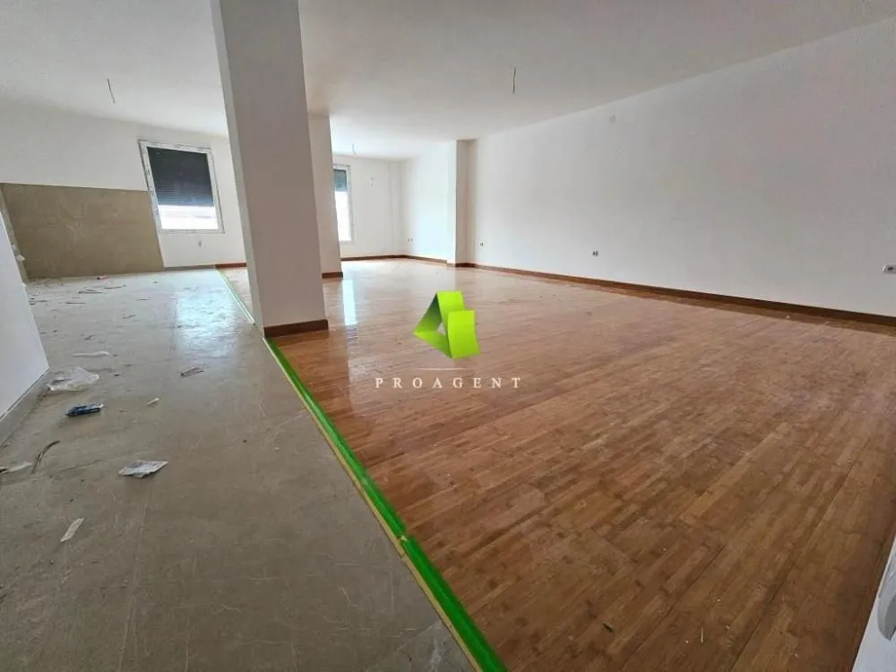 Prodaja, trosoban stan, 183m², Pantelej, Niš
