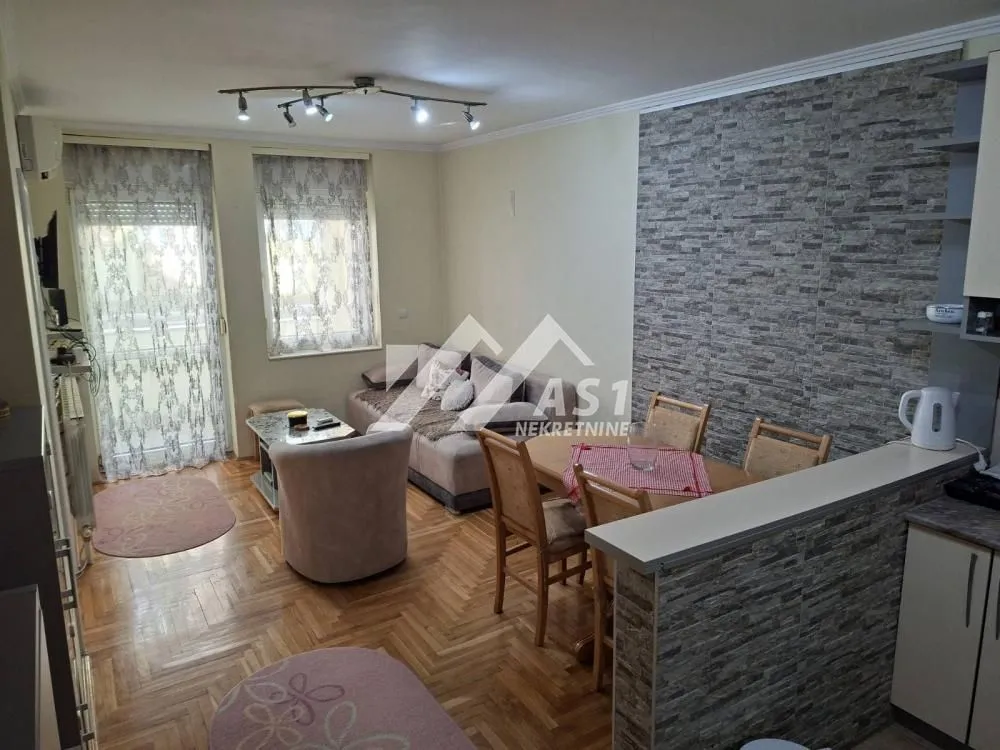 Izdavanje, dvosoban stan, 52m², Grbavica, Novi Sad Sve Podlokacije