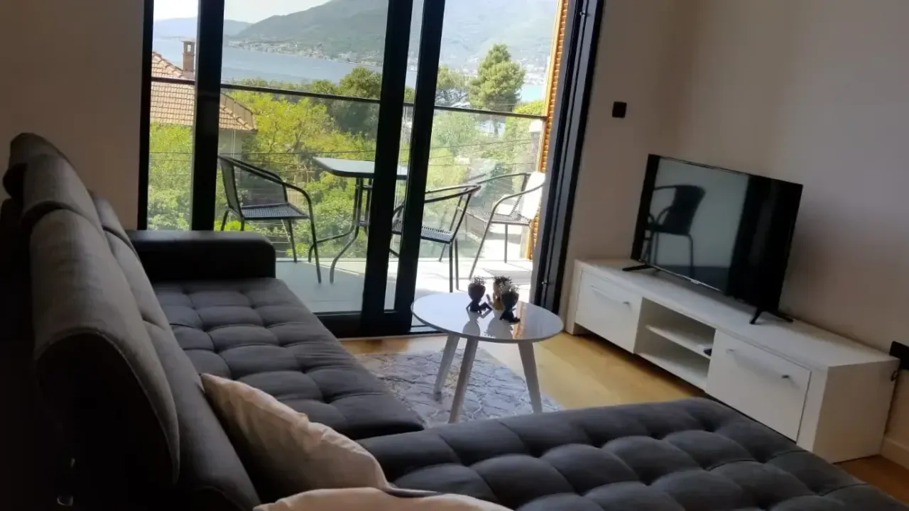 Izdavanje, stan, 41m², Tivat, Crna Gora