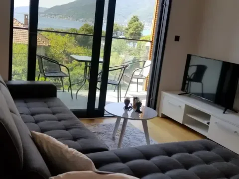 Izdavanje, stan, 41m², Tivat, Crna Gora