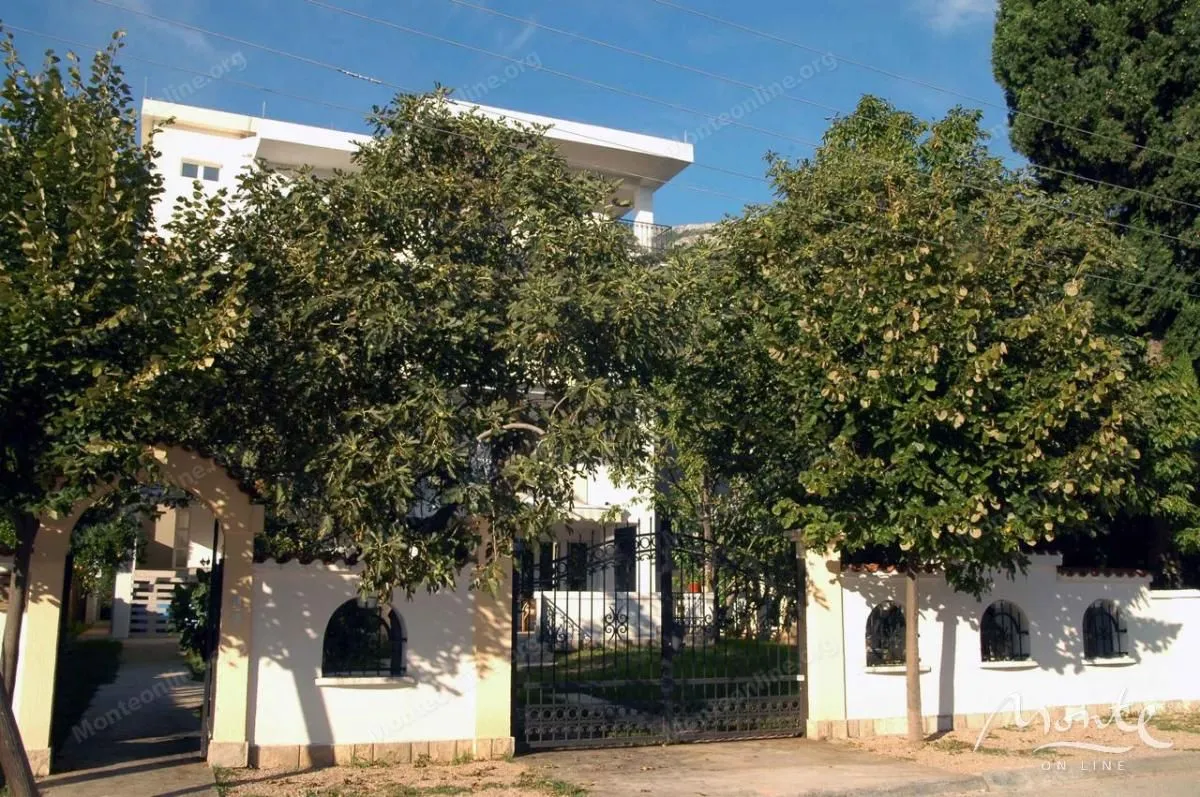Sale, office space, 560m², Sutomore, Bar