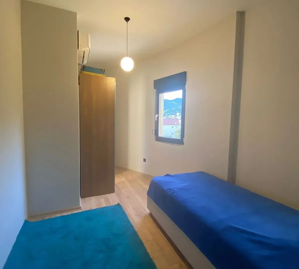 Izdavanje, trosoban stan, 130m², Herceg Novi, Crna Gora