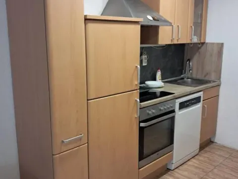 Izdavanje, kuća, 80m², Petrovaradin, Novi Sad - image 2