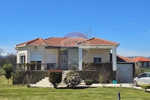 Izdavanje, kuća, 125m², Golubovci, Podgorica