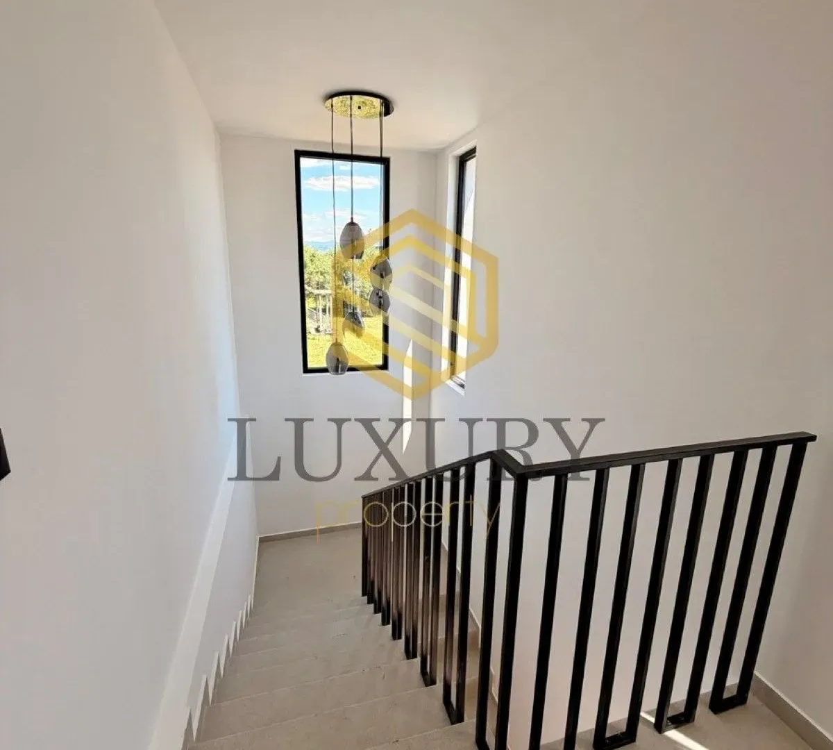 Prodaja, kuća, 180m², Gornja Gorica, Podgorica