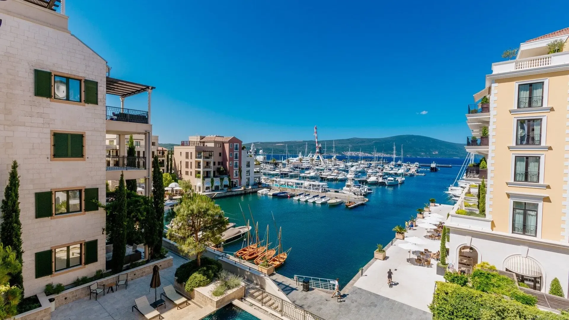 Prodaja, četvorosoban stan, 240m², Porto Montenegro, Tivat